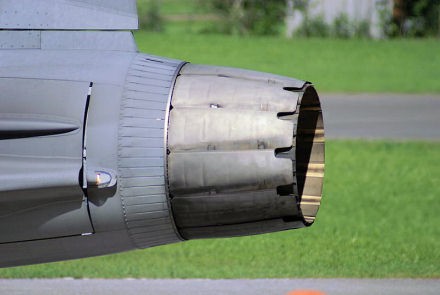 Motor stíhačky Jas 39 Gripen je značným zdrojem hluku Motor stíhačky Jas 39 Gripen je značným zdrojem hluku